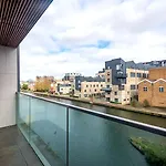 Londwell, Kings Cross & Pentonville Luxury Balcony Apartment