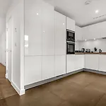Londwell, Kings Cross & Pentonville Luxury Balcony Apartment